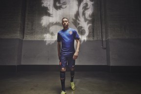 FIFA世界杯-足坛魔兽在篮球场上开窍？德罗巴篮网助攻引热议，这球传得比贝克汉姆还骚！